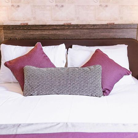 The Bull Hotel Stony Stratford Esterno foto